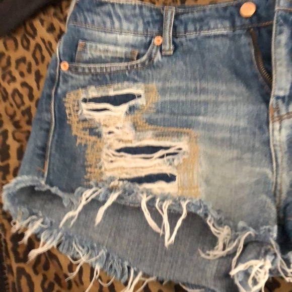 Merona  size 12 distressed blue Jean shorts, with stretch NWOT - Picture 6 of 8